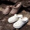 Lässige Hausschuhe Frauen Haus Wohnung elegante Designer Plattform Schuhe Damen Strand Sommers andalen Mode beliebte Schuhe große Größe