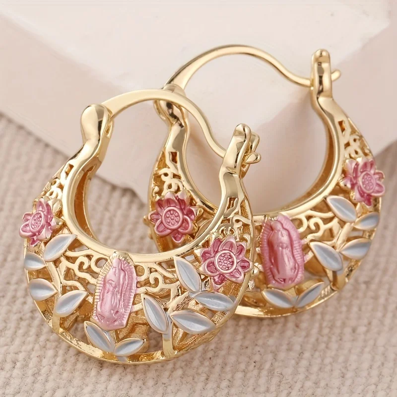 Elegante, aus Retro geschnitzte, hohle Creolen, exquisite Accessoires für Frauen, perfekter Schmuck für Hochzeiten im Urlaub Image