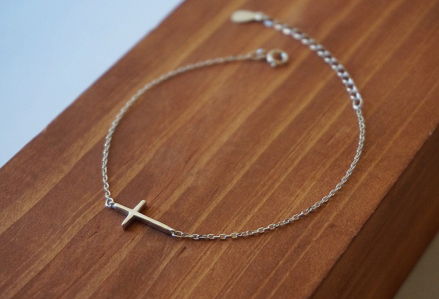 Bracciale con croce laterale in argento sterling/Bracciale con croce in oro/Bracciale con croce delicato/Bracciale con croce/Bracciale con catena a cr