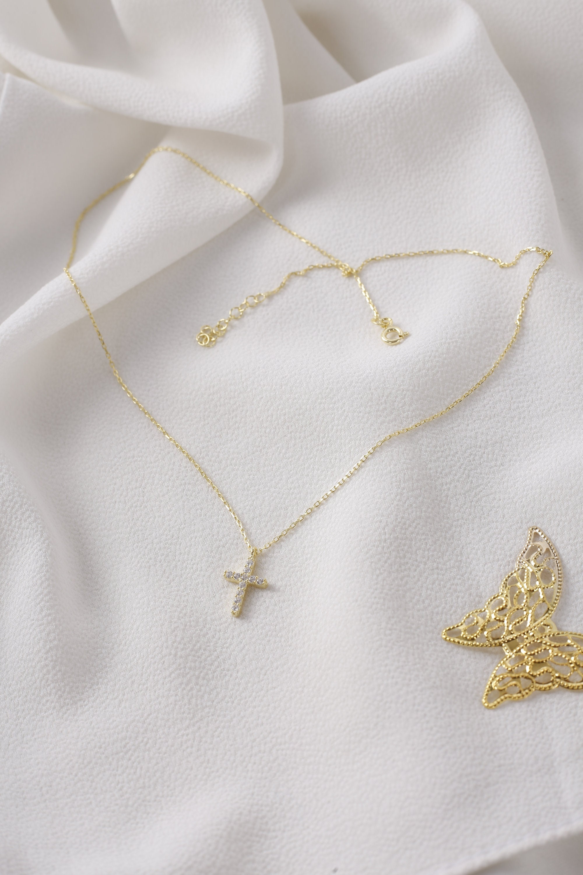 Collana con croce in oro massiccio 14K * Collana con croce in oro * Delicata croce in oro massiccio 14K * Collana con croce religiosa in oro 14K