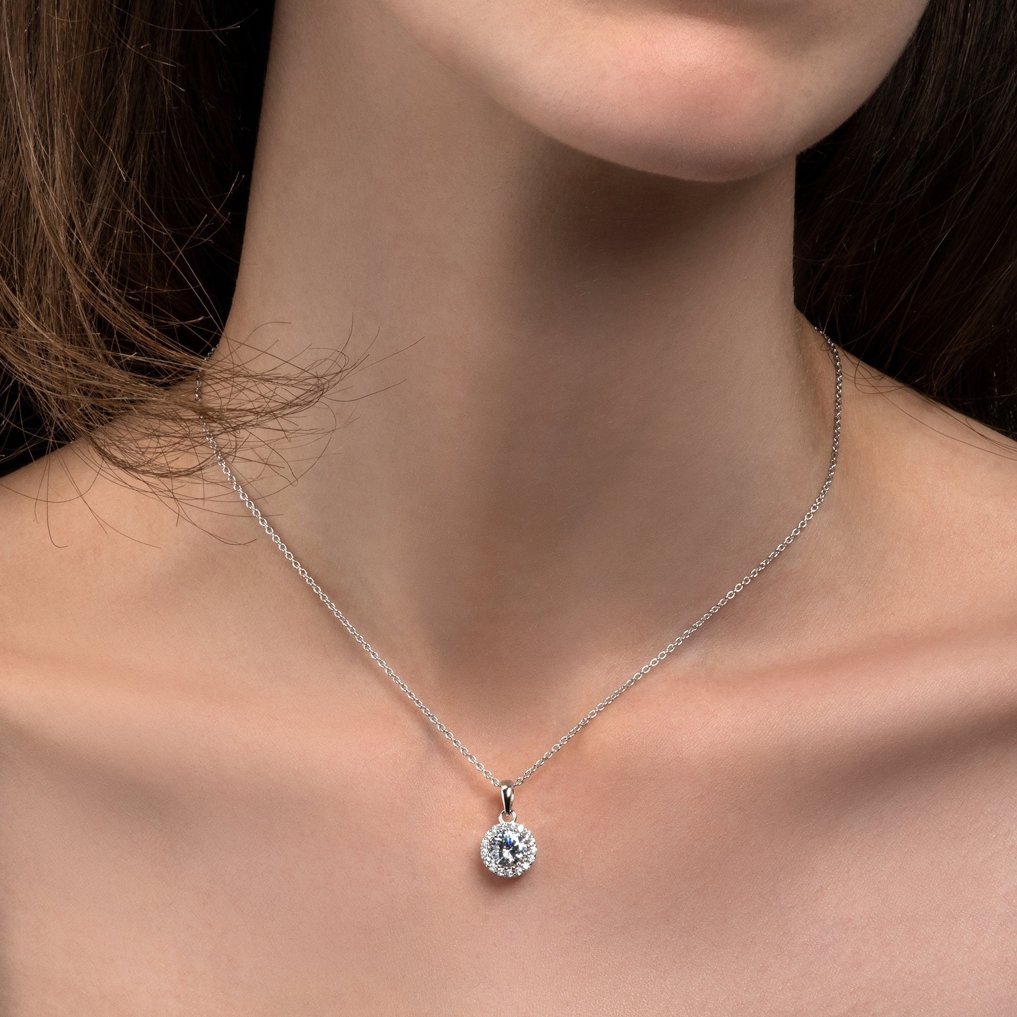 Collana con ciondolo Halo in argento sterling 925 per donna, ciondolo rotondo in argento con pietre di zirconia cubica, collana classica in argento pe