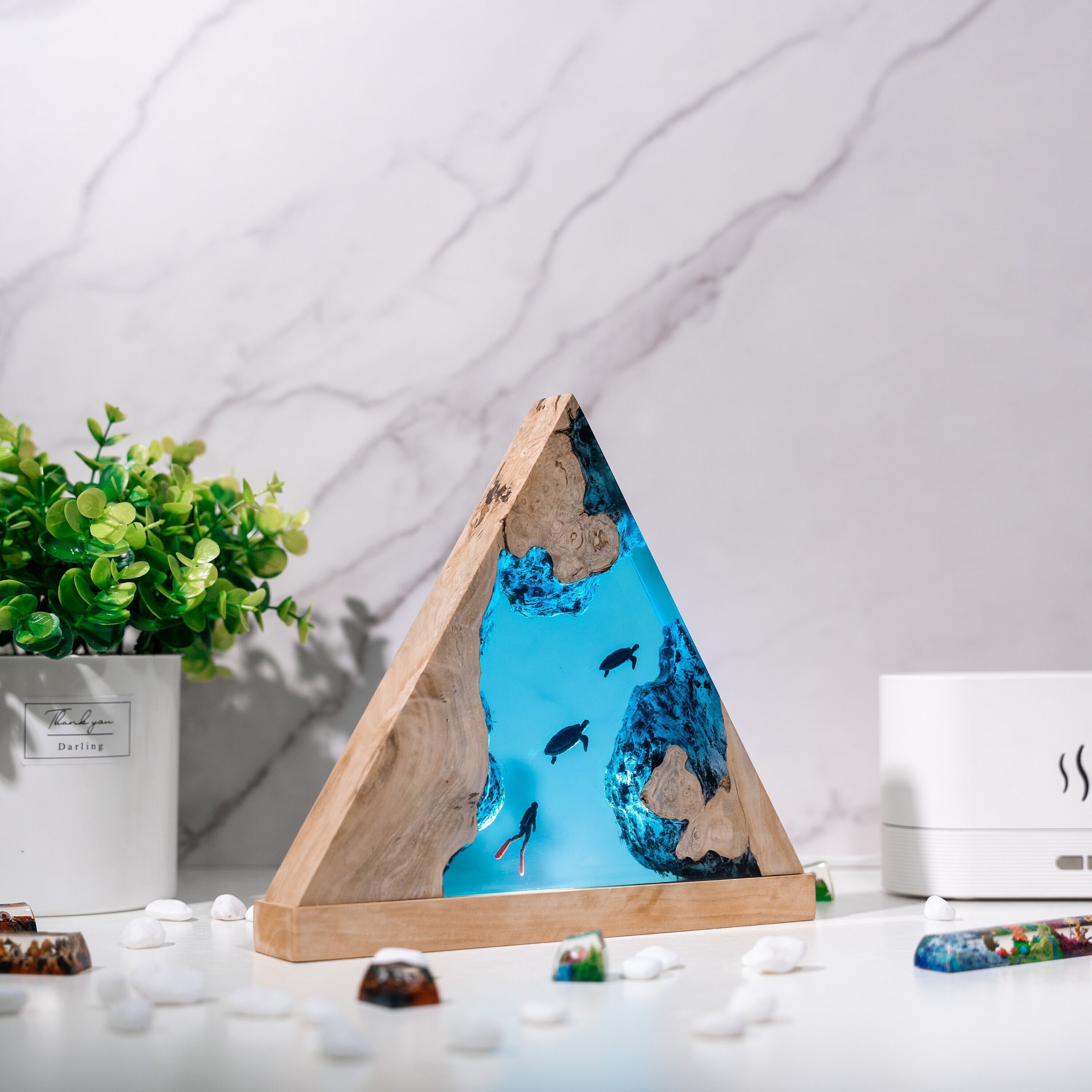 Luce notturna subacquea oceano, lampada tartaruga in resina, legno in resina epossidica, lampada in resina personalizzata, lampada oceano blu. Lampada