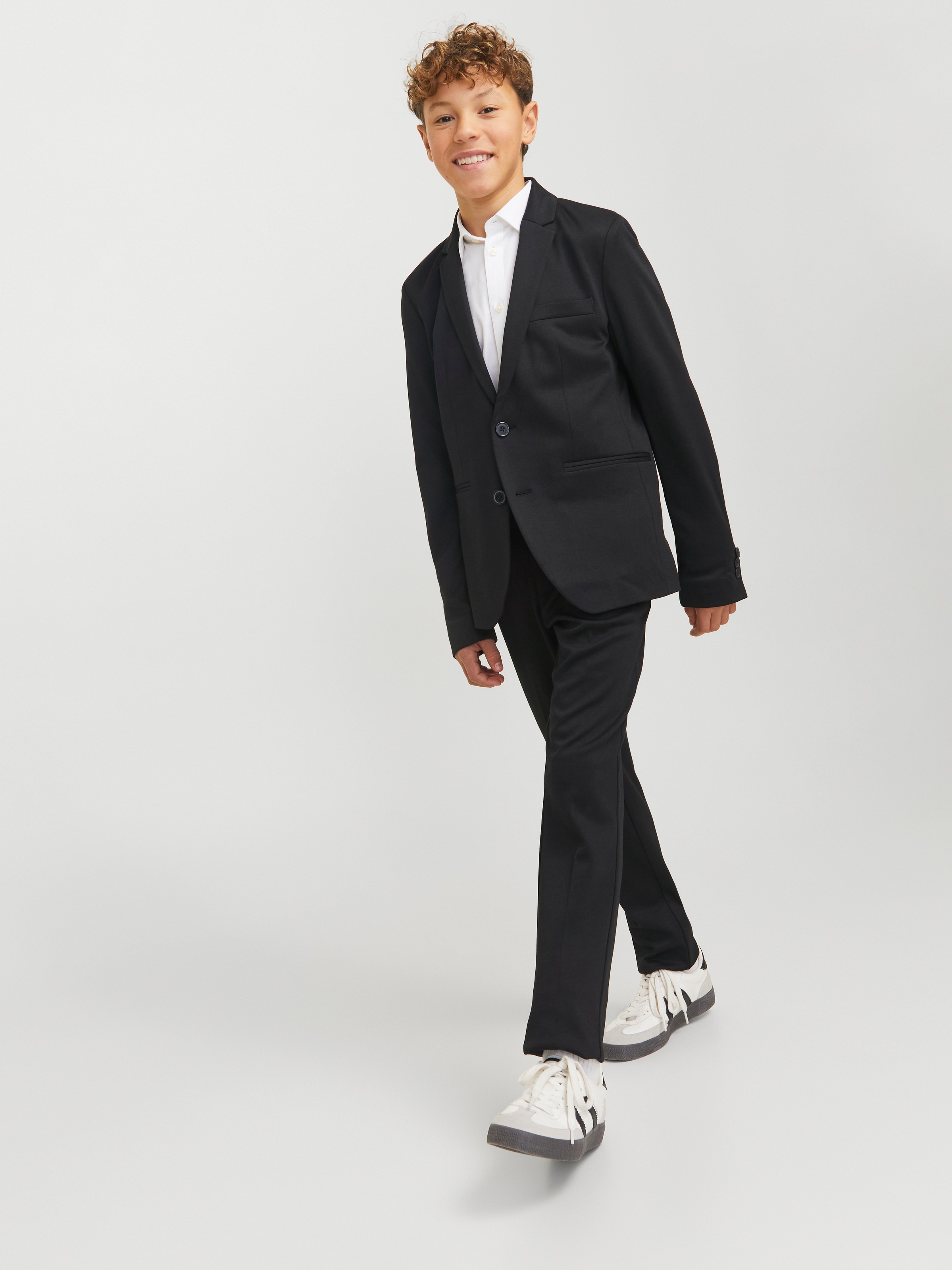 Anzug JACK & JONES JUNIOR "JJEJAXON sorgt für stylischen Look mit optimaler Passform", Jungen, Gr. 170, schwarz, Jersey, Obermaterial: 79% Polyester, 18% Viskose, 3% Elasthan, unifarben, slim fit, Anzüge, unifarben, modisch, slim fit, Jersey,... Image