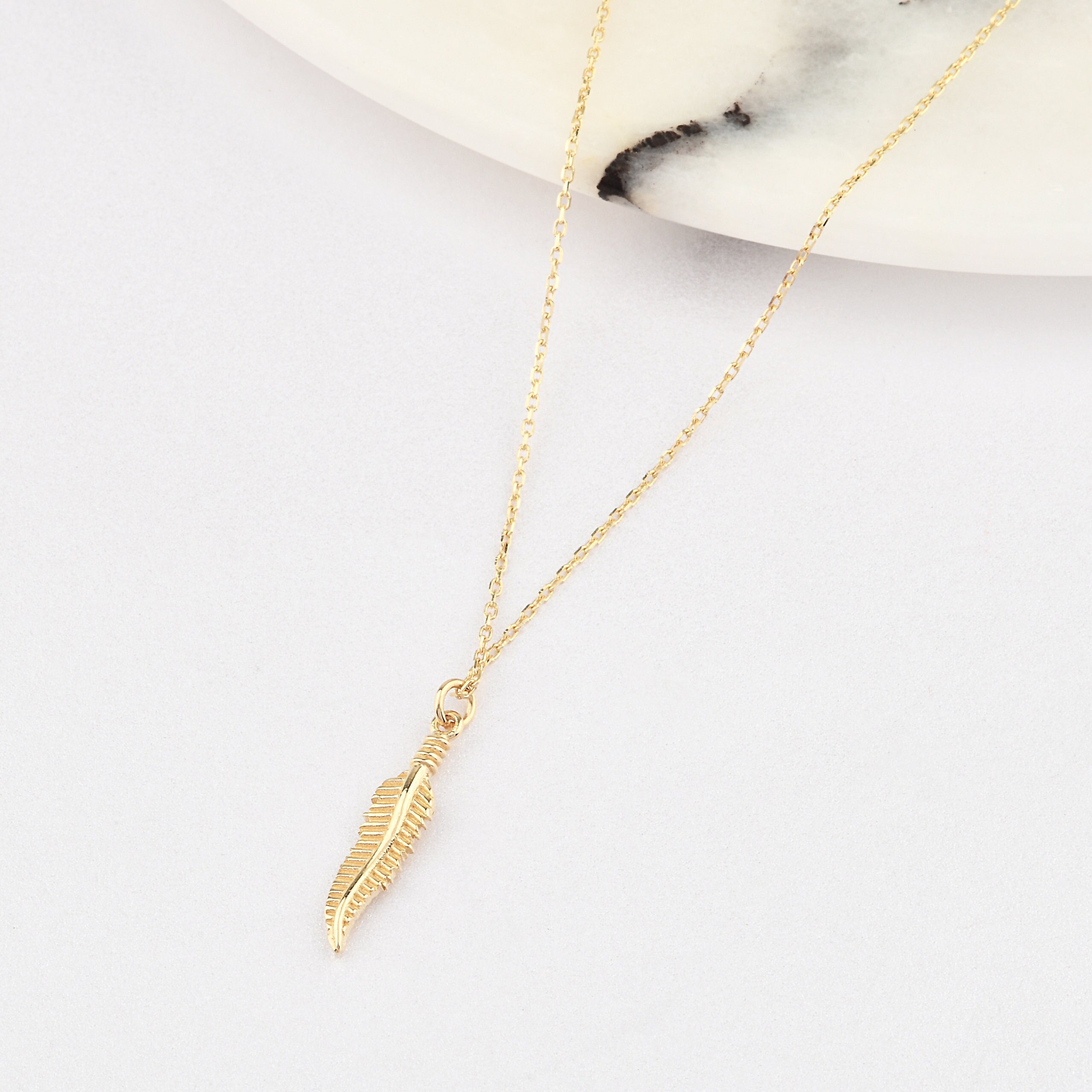 Collana con piuma in oro 14 carati, collana con piuma in oro, collana con ciondolo con piuma, ciondolo in oro con piuma, collana in oro 14 carati, piu