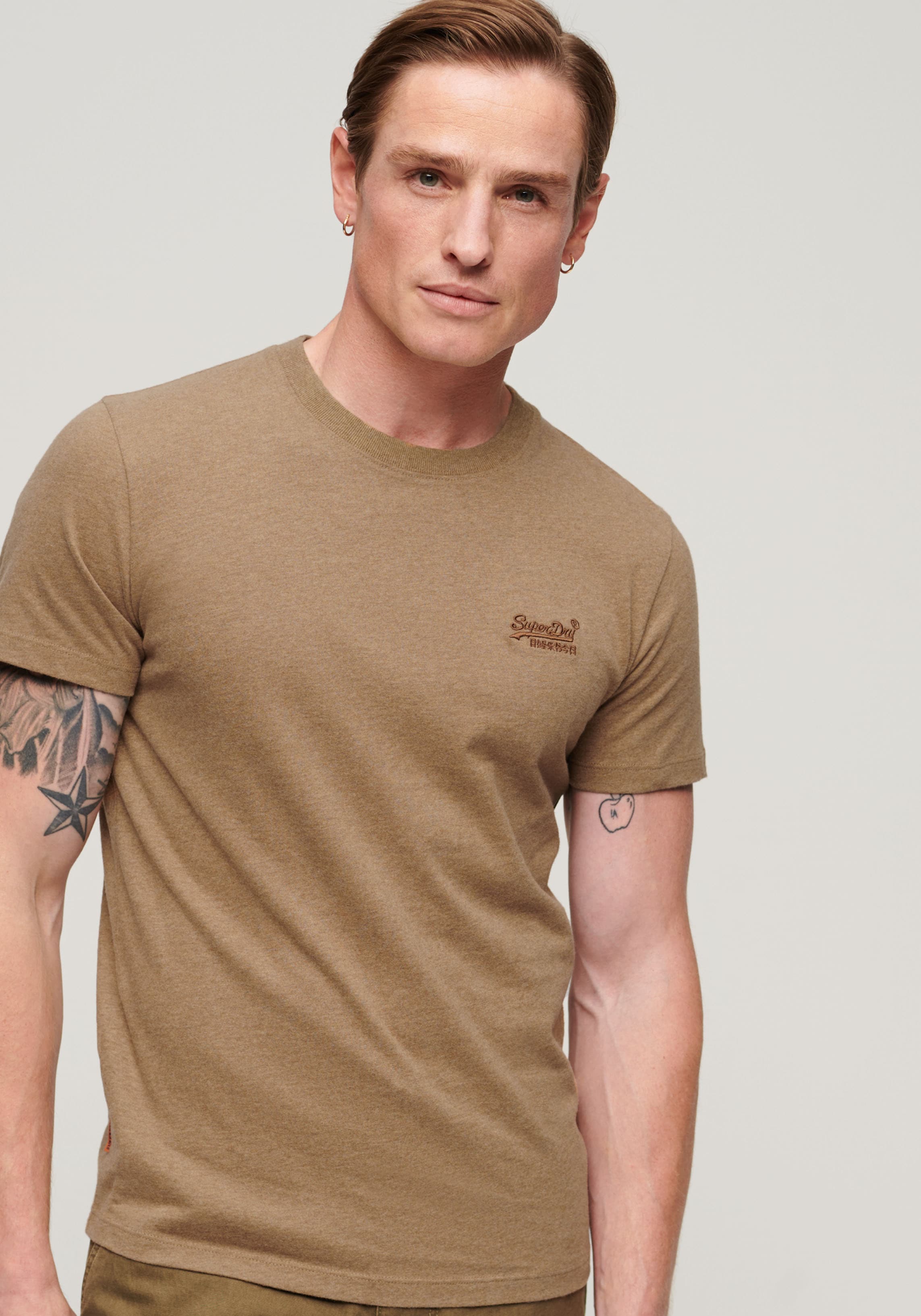 Rundhalsshirt SUPERDRY "ESSENTIAL LOGO EMB TEE", Herren, Gr. XL, braun (buck tan braun marl), Single Jersey, Obermaterial: 100% Baumwolle, meliert, slim fit hüftlang, Rundhals, Shirts Image