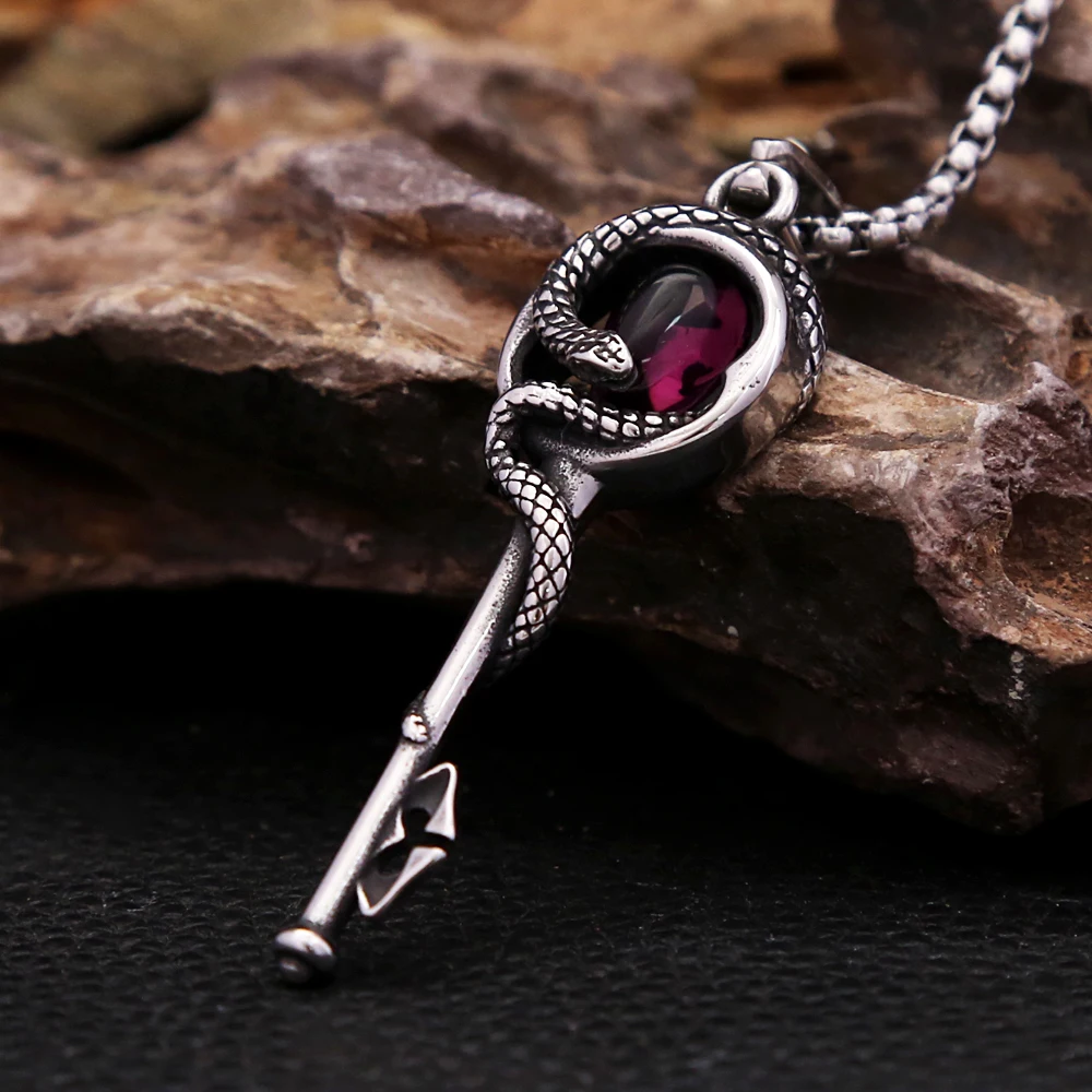 Nuovo ciondolo chiave vintage con collana di pietra per uomo donna punk collane di serpente in acciaio inossidabile regali creativi di gioielli di moda