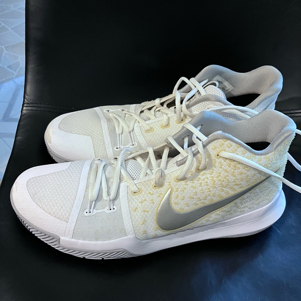 Nike Shoes | Men’s Nike Size 13 Basketball Shoes White Excellent Condition | Color: Gold/White | Size: 13