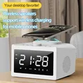 Radio sveglia da comodino S31 con caricatore USB, altoparlante Bluetooth, radio FM, ricarica wireless e display a LED Impostazione automatica dell'ora