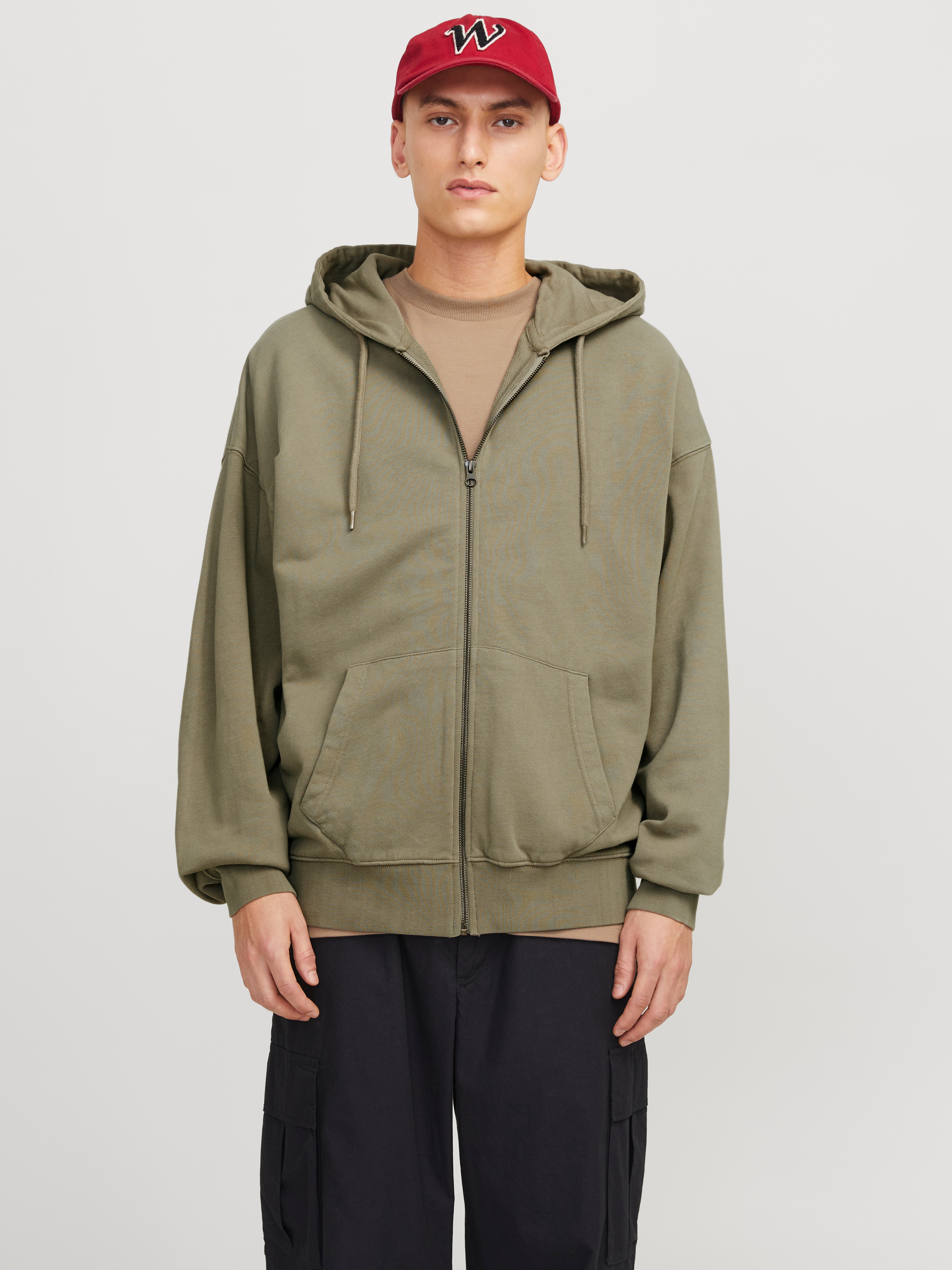 Kapuzensweatjacke JACK & JONES "JJECHARGE Hoodie mit Kapuze, Kordelzug und Taschen", Herren, Gr. L, silber (silber sage), angeraute Sweatware, Obermaterial: 100% Baumwolle, unifarben, loose fit taillenbedeckt, ohne Ausschnitt, Rippbündchen,...