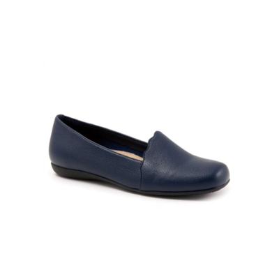 Extra Wide Width Women's Sage Loafer by Trotters in Navy (Size 8 1/2 WW)