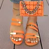 Plus Größe Neue Farbe Passenden Fishmouth Strand Hausschuhe Frauen Sommer Nicht-slip Hausschuhe Frauen Schuhe Mode Kette Umhängetasche