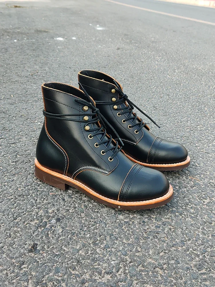 Herren-Stiefel aus echtem Leder, rahmengenähte Vintage-Stiefel für Herren. Hochwertige, handgefertigte Herrenschuhe