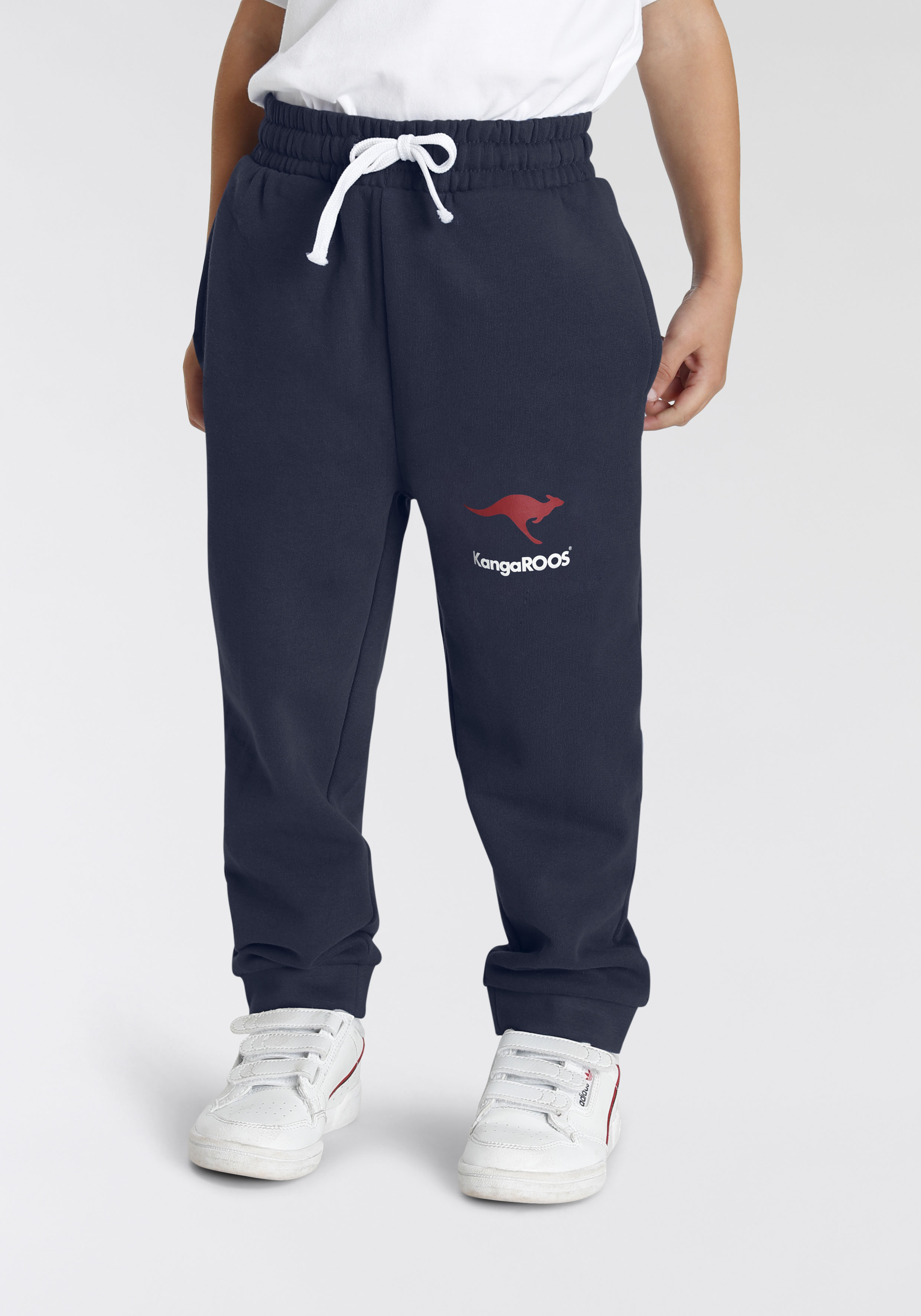 Sweathose KANGAROOS "Jogginghose mit Logo-Print", Jungen, Gr. 128/134, N-Gr, blau (marine), Sweatware, Obermaterial: 100% Baumwolle, bedruckt, Basic lang, Hosen, Basic für kleine Jungen Image