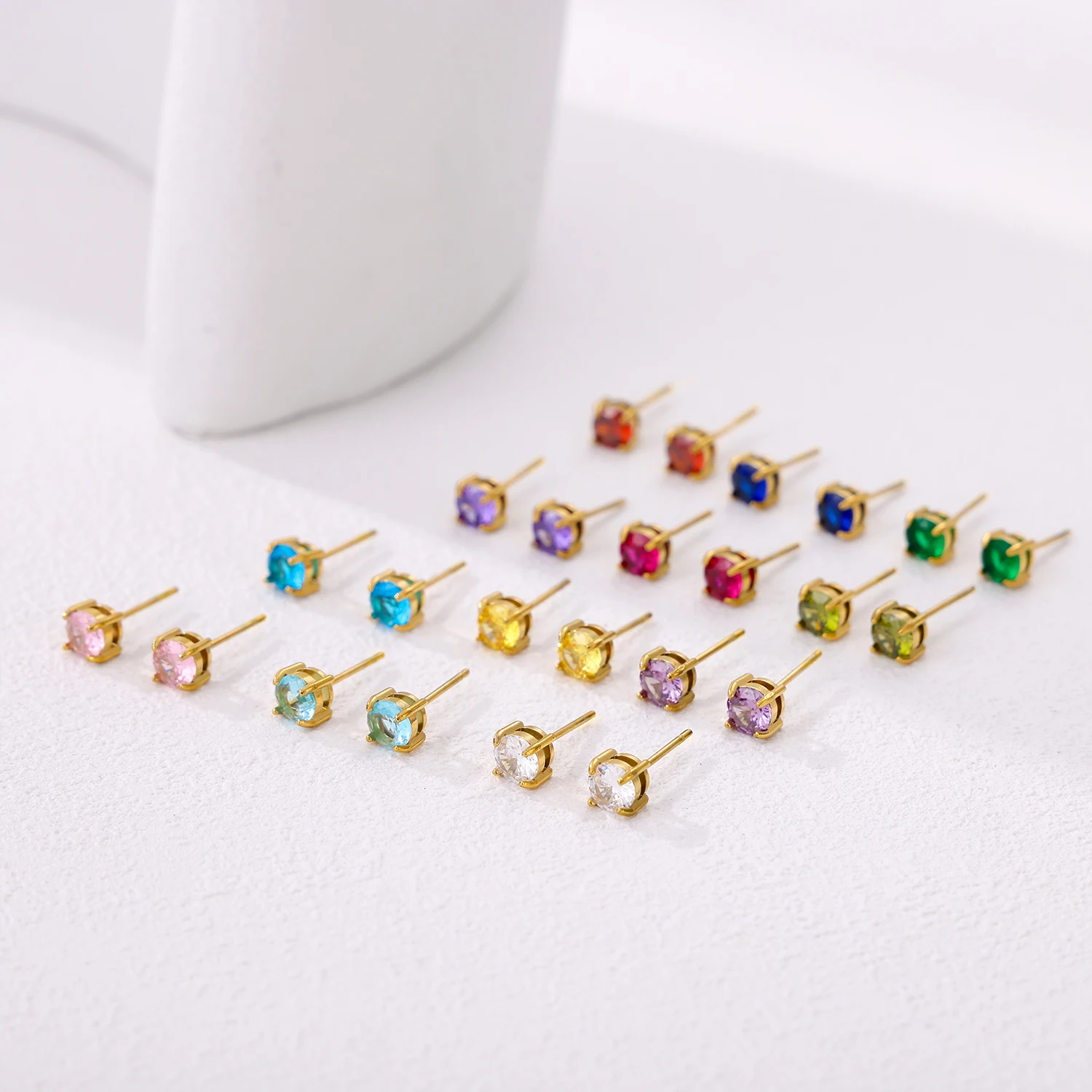 Modische, exquisite und farbenfrohe Zirkon-Ohrringe aus kleinen Zucker-Edelstahl, geeignet für exquisiten Geschenkschmuck für Damen Image