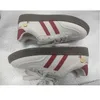 Neue Hello Kitty Board-Schuhe, niedlicher Druck, niedrige Hilfe, flache Schuhe, vielseitige
