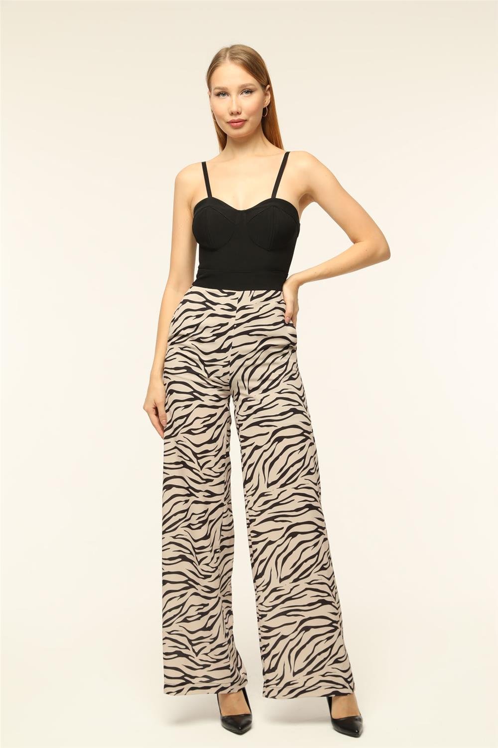 Zebra gestreifter Jumpsuit Image