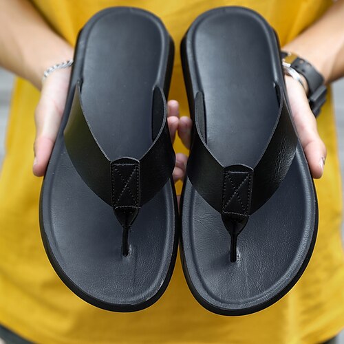 Braune Flip-Flops aus Kunstleder für Herren - lässige Sommersandalen mit offener Spitze und bequemer Sohle für Strand und Alltag Image