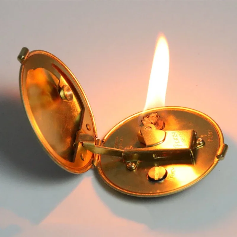 Ultradünne tragbare kompakte Puderkuchenförmige offene Abdeckung Zündung Retro Kerosin Feuerzeug Metall offenes Feuer Rauchergadgets Image