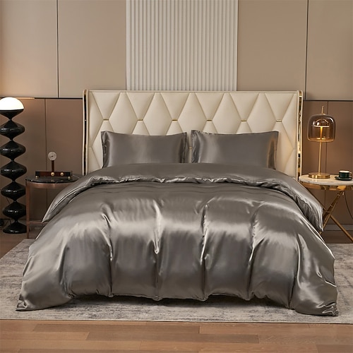 Seiden-Bettbezug-Set – luxuriöse, ultraweiche und atmungsaktive Bettwäsche für ultimativen Komfort. Hergestellt aus 100 % Maulbeerseide für ein glattes, hautfreundliches Gefühl und natürliche Temperaturregulierung. Image