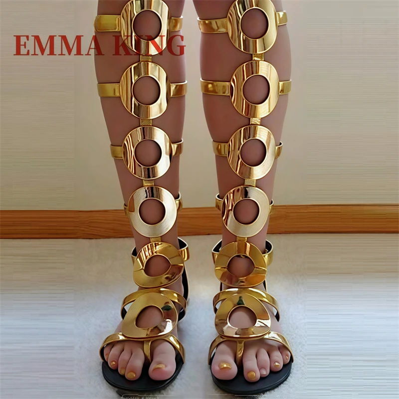 Sommer Frauen Flache Kniehohe Stiefel Gold Kreis Aushöhlen Gladiator Sandalen Verspiegelte Gold Leder Ring Schuhe Komfort Strand Schuhe