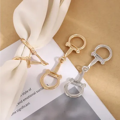 Horsebit Scarf Buckle High-end Luxury Dual-purpose Small Square Kerchief Buckles Versatile Horseshoe