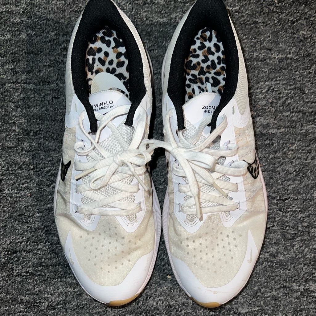 Nike Shoes | Women’s Size 9.5 Nike Tennis Shoes . | Color: Cream/White | Size: 9.5