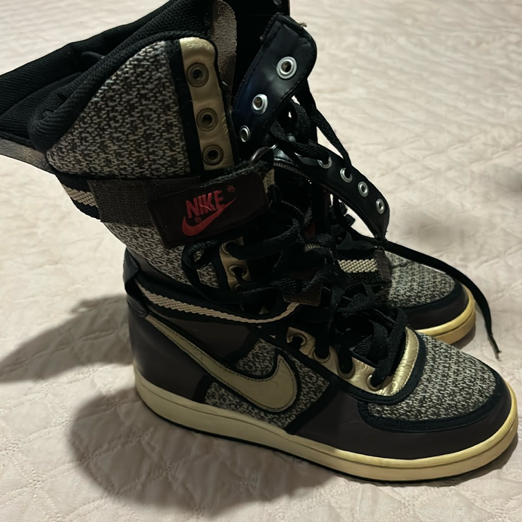 Nike Shoes | Vintage Hightop Nike Tennis Shoe Boots Great Fashion Piece Pre Own Must Go | Color: Brown | Size: 6.5