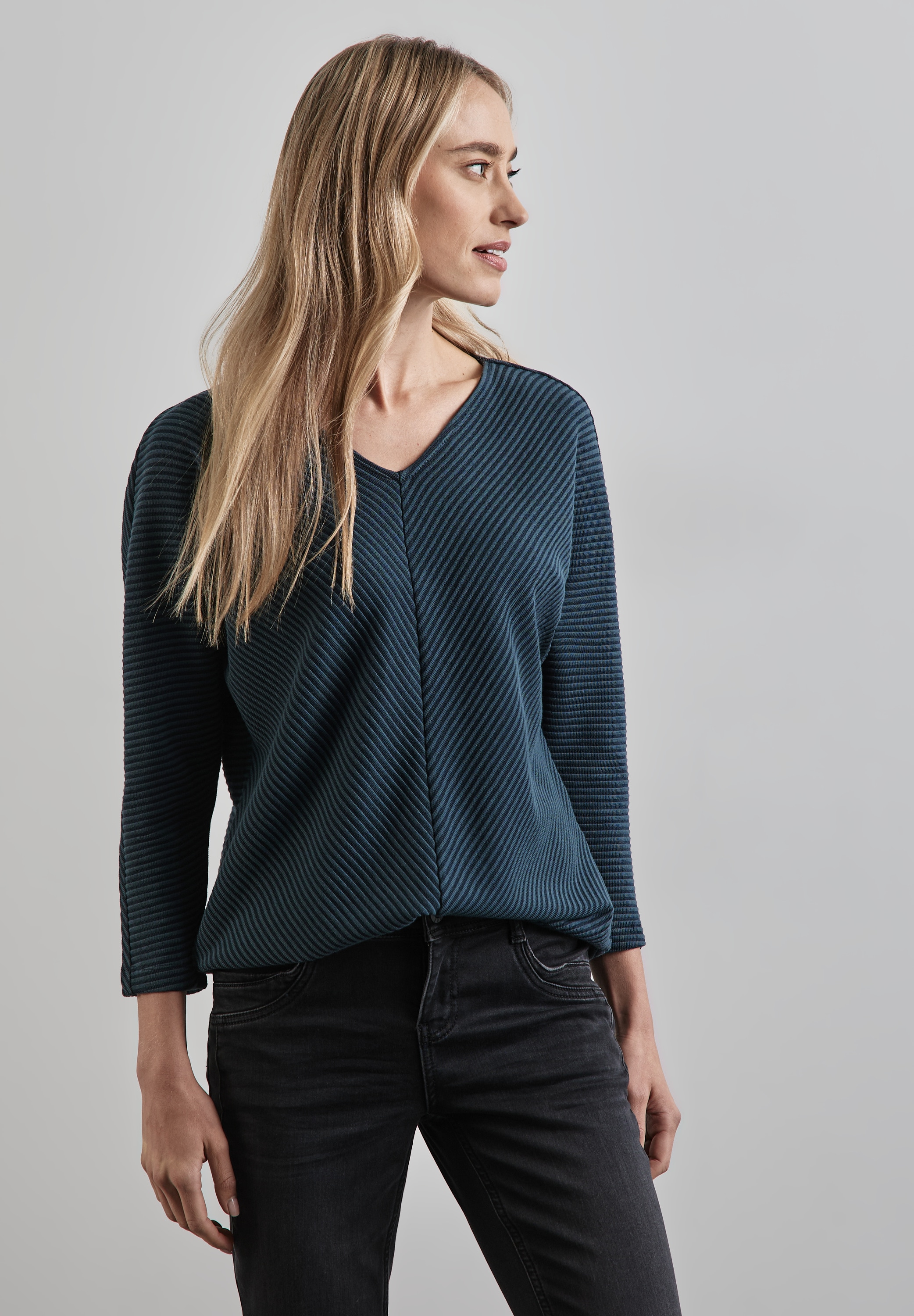 3/4-Arm-Shirt STREET ONE, Damen, Gr. 36, grün (cool vintage grün), Stoff, 68% Polyester, 18% Baumwolle, 12% Viskose, 2% Elasthan, unifarben, gerade normal, V-Ausschnitt, Bündchen, Shirts 3/4-Arm-Shirt, mit 3/4 Ärmeln