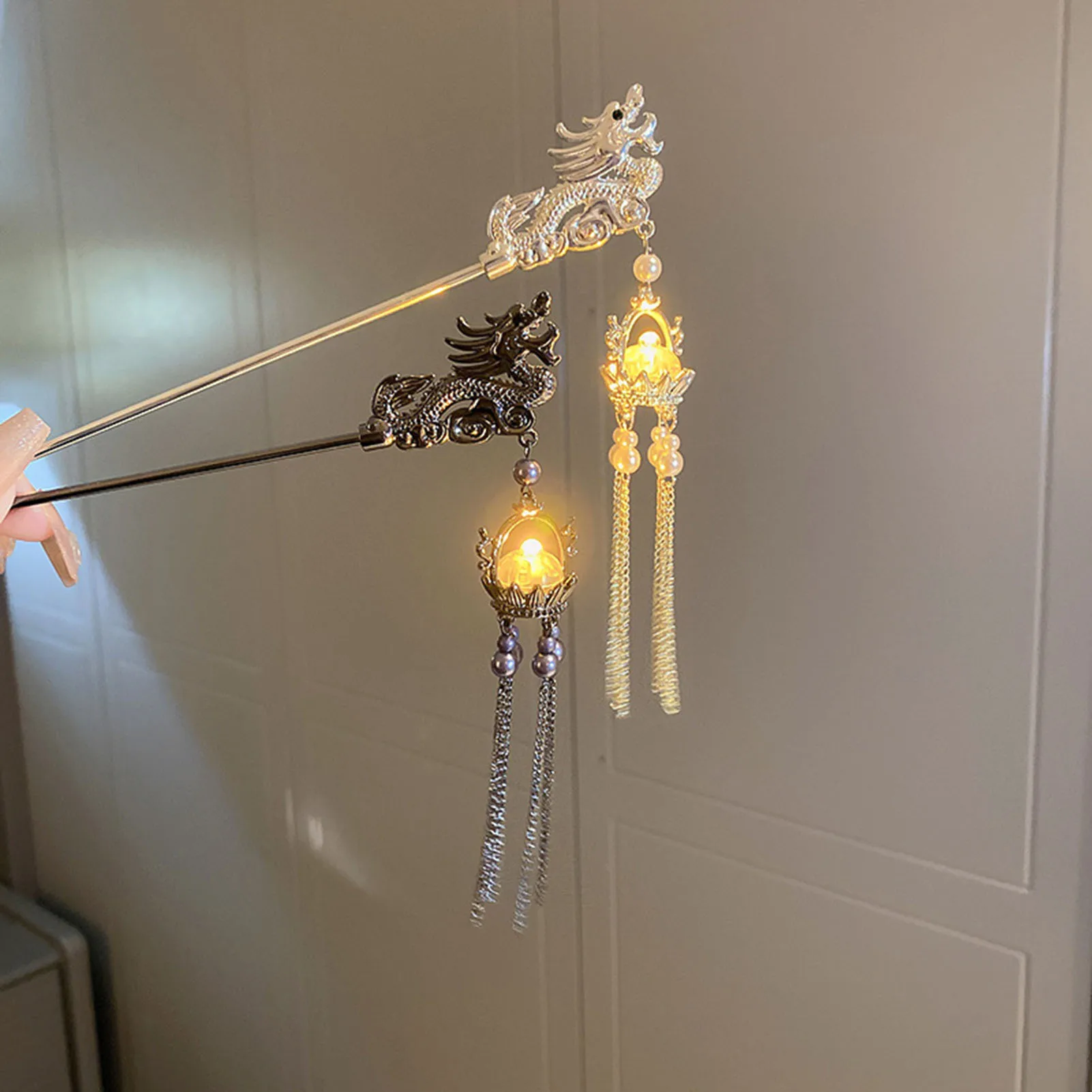 Leuchtende Haarstäbchen mit Drachen-Designs, luxuriöser Designer-Schmuck für Frauen und Mädchen, Haarknoten-Maker, Quastenkette, Haarnadel, seitliche Clips Image