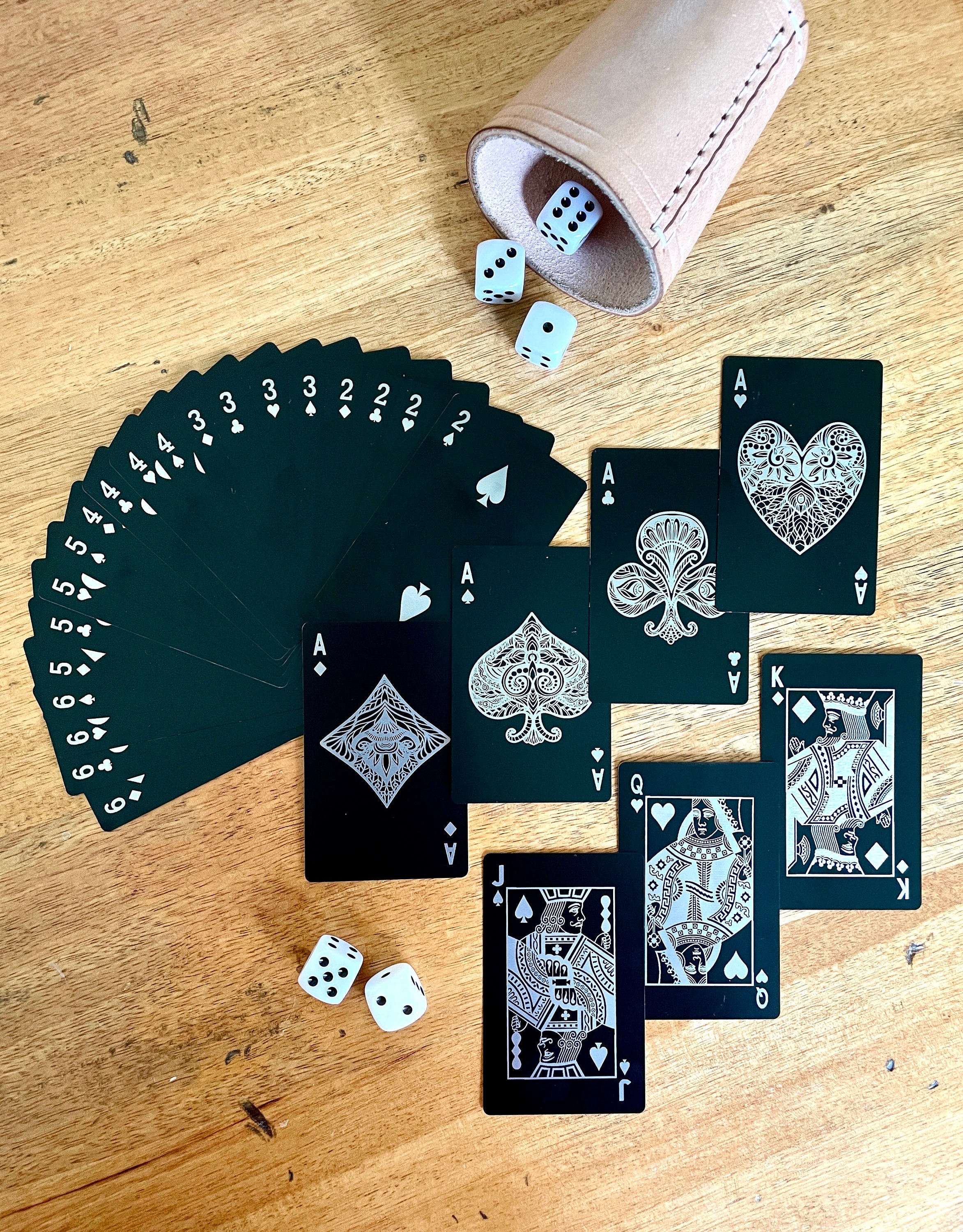 Set di carte da poker in metallo personalizzate | Mazzo di carte da poker nere | Carte da gioco di lusso, 52 carte, alluminio completamente anodizzato