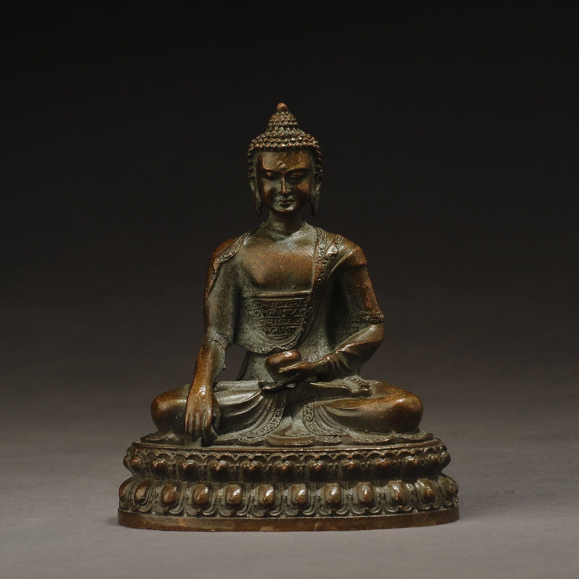 Buddha seduto/Statua di Buddha in bronzo/Scultura in bronzo/Ornamento/Statua di Buddha/Arte himalayana/Meditazione/Buddismo/Bhumisparsha/testimone del