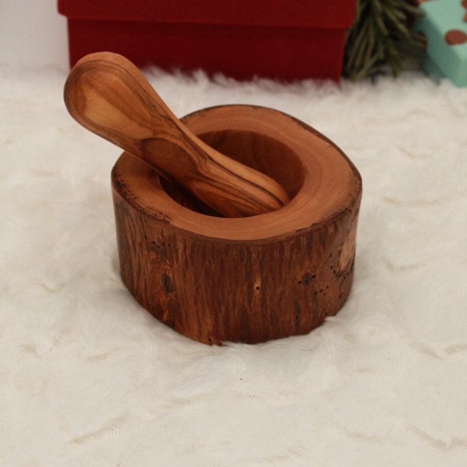 Mini mortaio con pestello Ø 8 cm - Fatto a mano in legno d'ulivo - Rustico e naturale - Mortaio da cucina, mortaio per erbe aromatiche, mortaio per sp