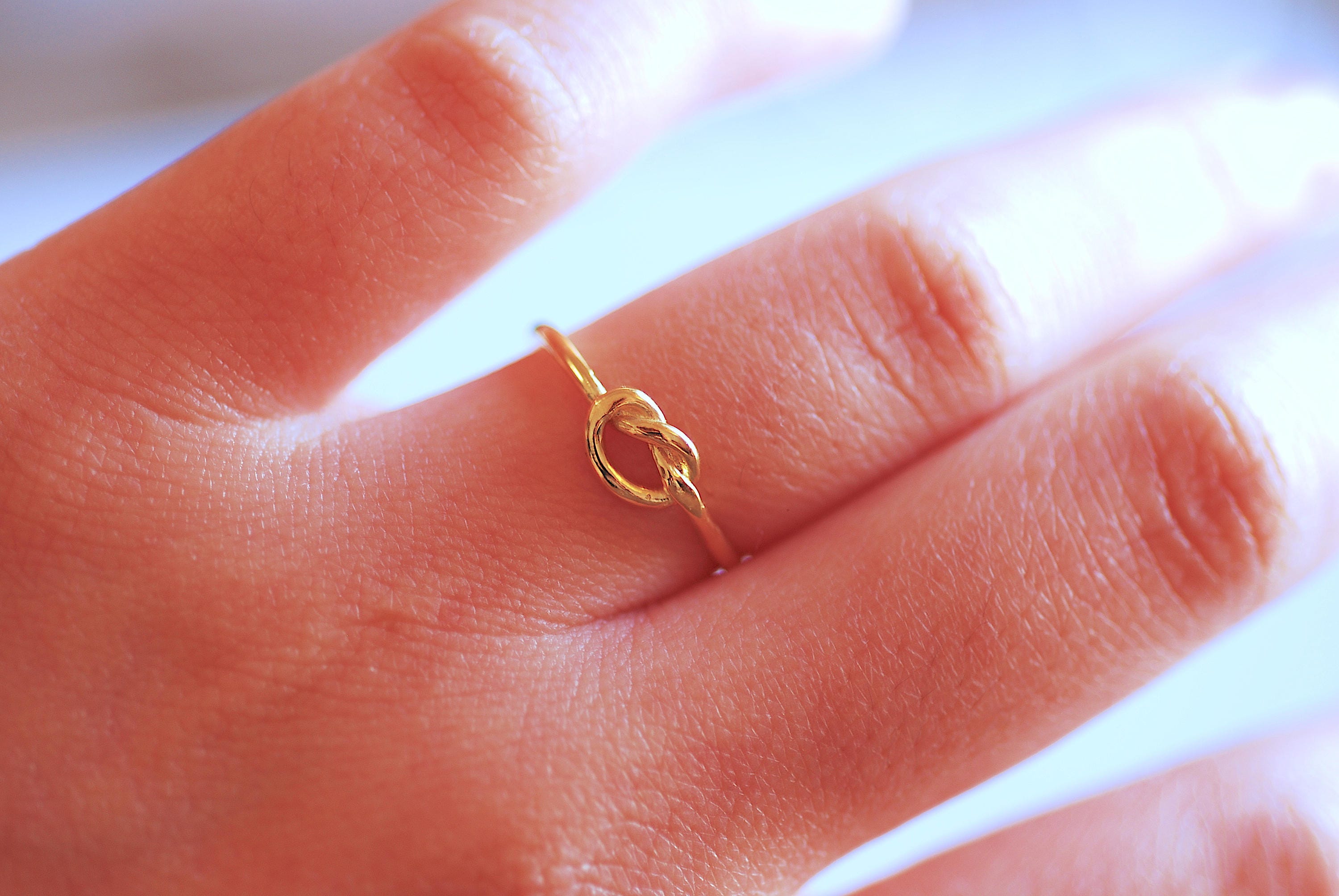 Anello nodo d'amore in oro lucido - Anello regolabile nodo d'amore in oro, anello nodo sottile, regalo damigella d'onore, anello promessa nodo, anello
