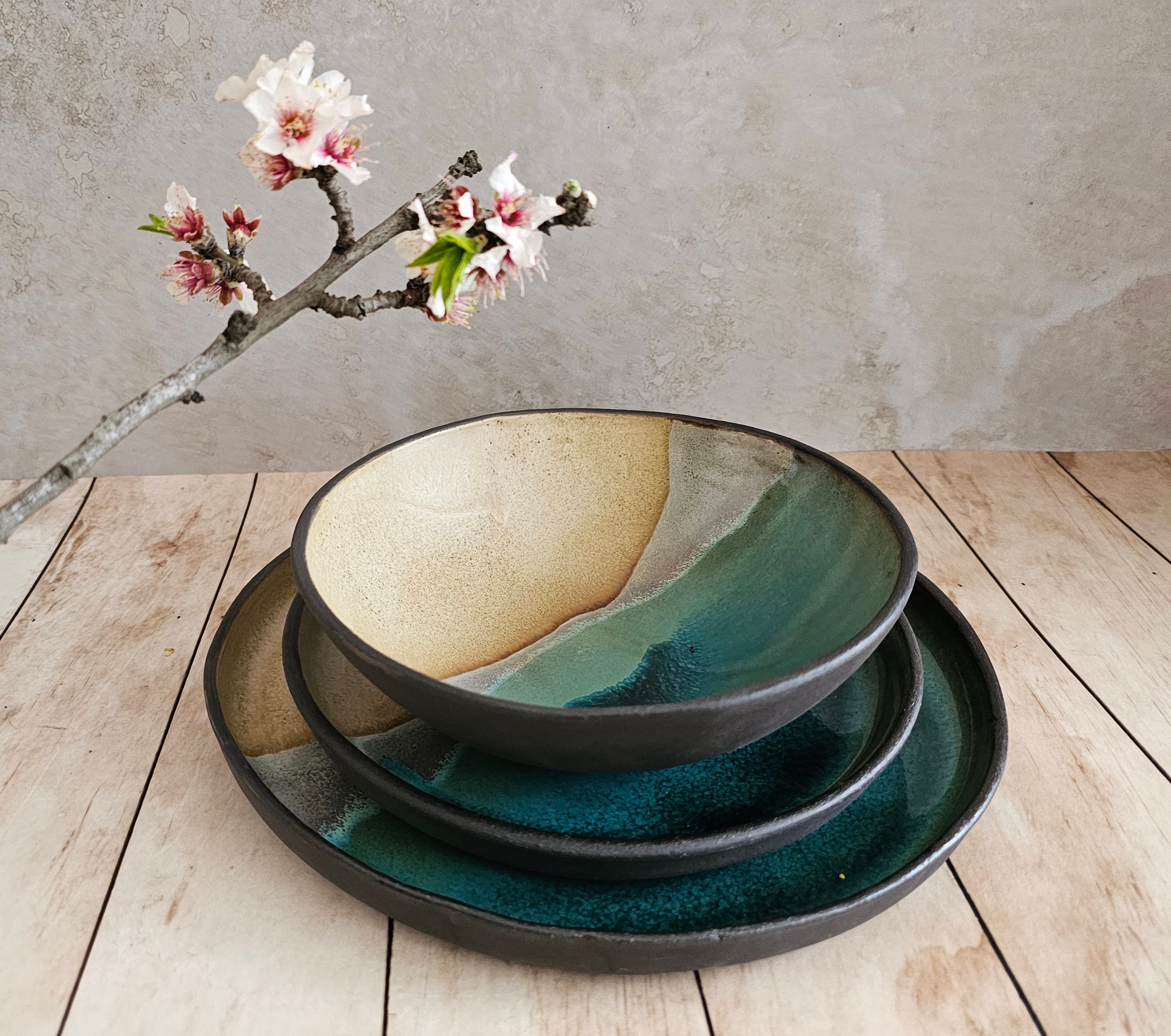 Set di piatti da portata in ceramica, set di stoviglie in ceramica moderna, set in ceramica beige e turchese, ceramica rustica fatta a mano