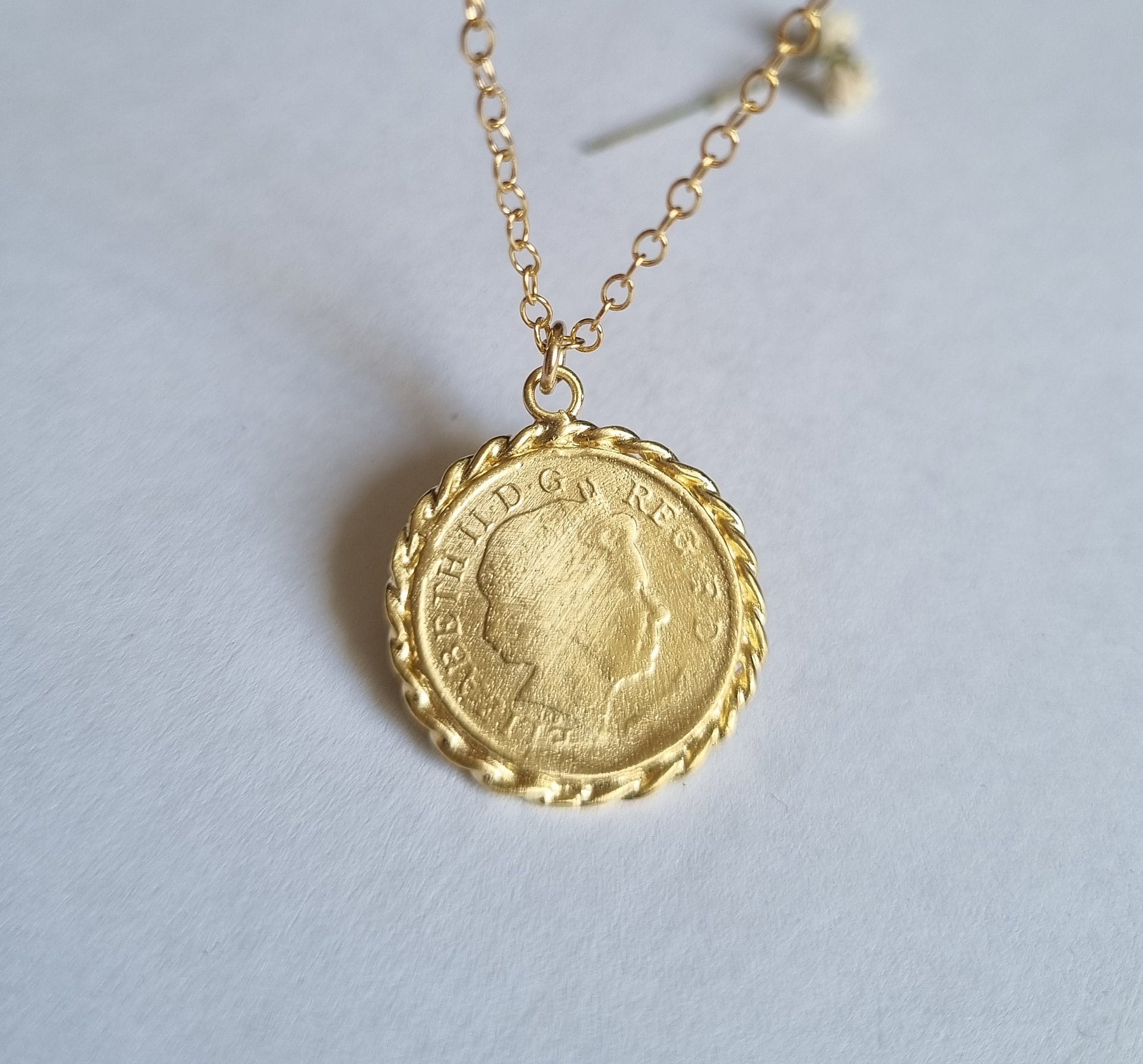 Collana con ciondolo in oro, collana in oro 14k, collana con ciondolo, collana con moneta d'oro, collana con ciondolo con moneta, delicata collana in