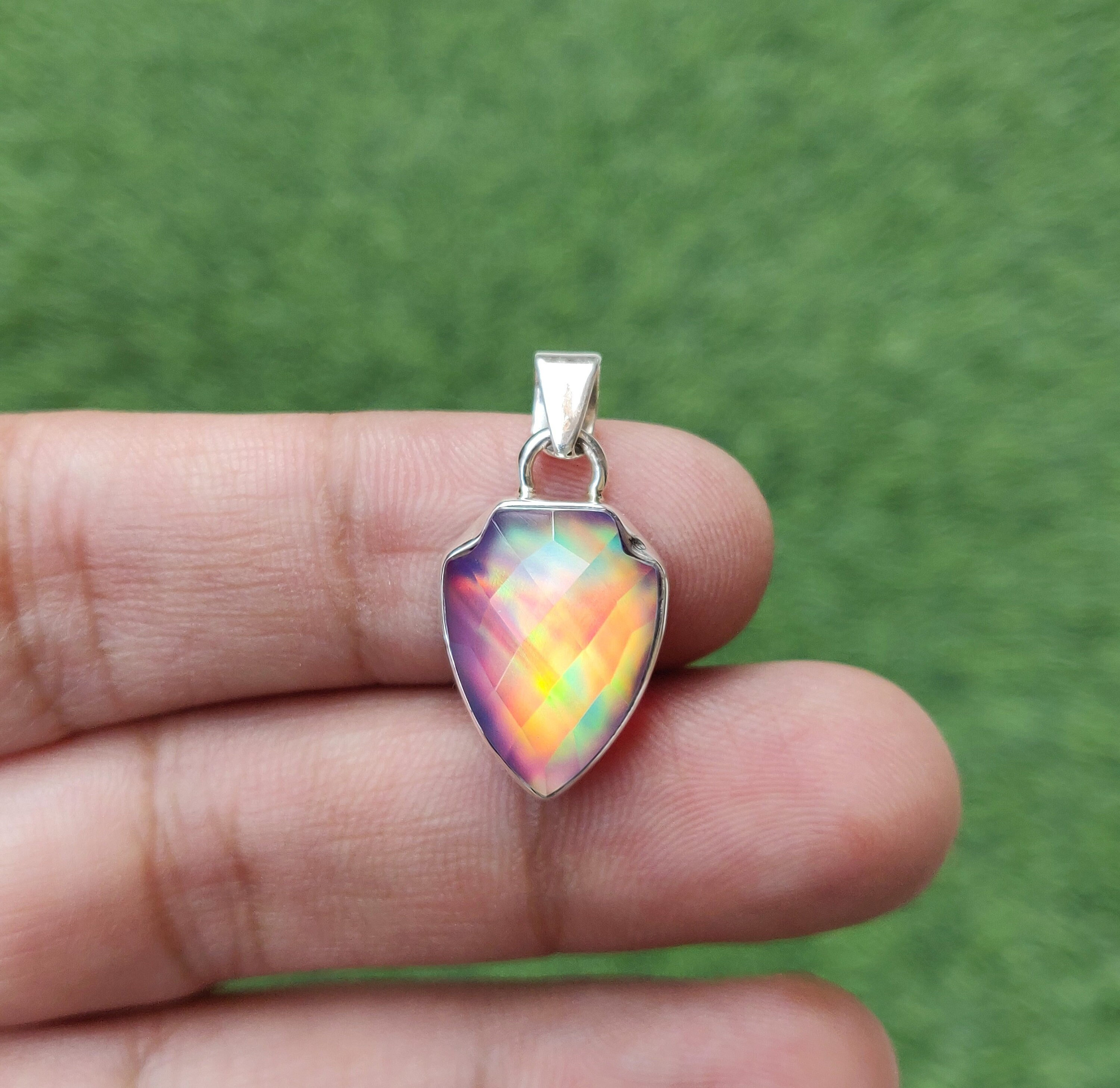 Ciondolo in argento con opale Aurora - Ciondolo in argento sterling massiccio 925 con opale Aurora - Ciondolo in argento fatto a mano - Gioielli in ar
