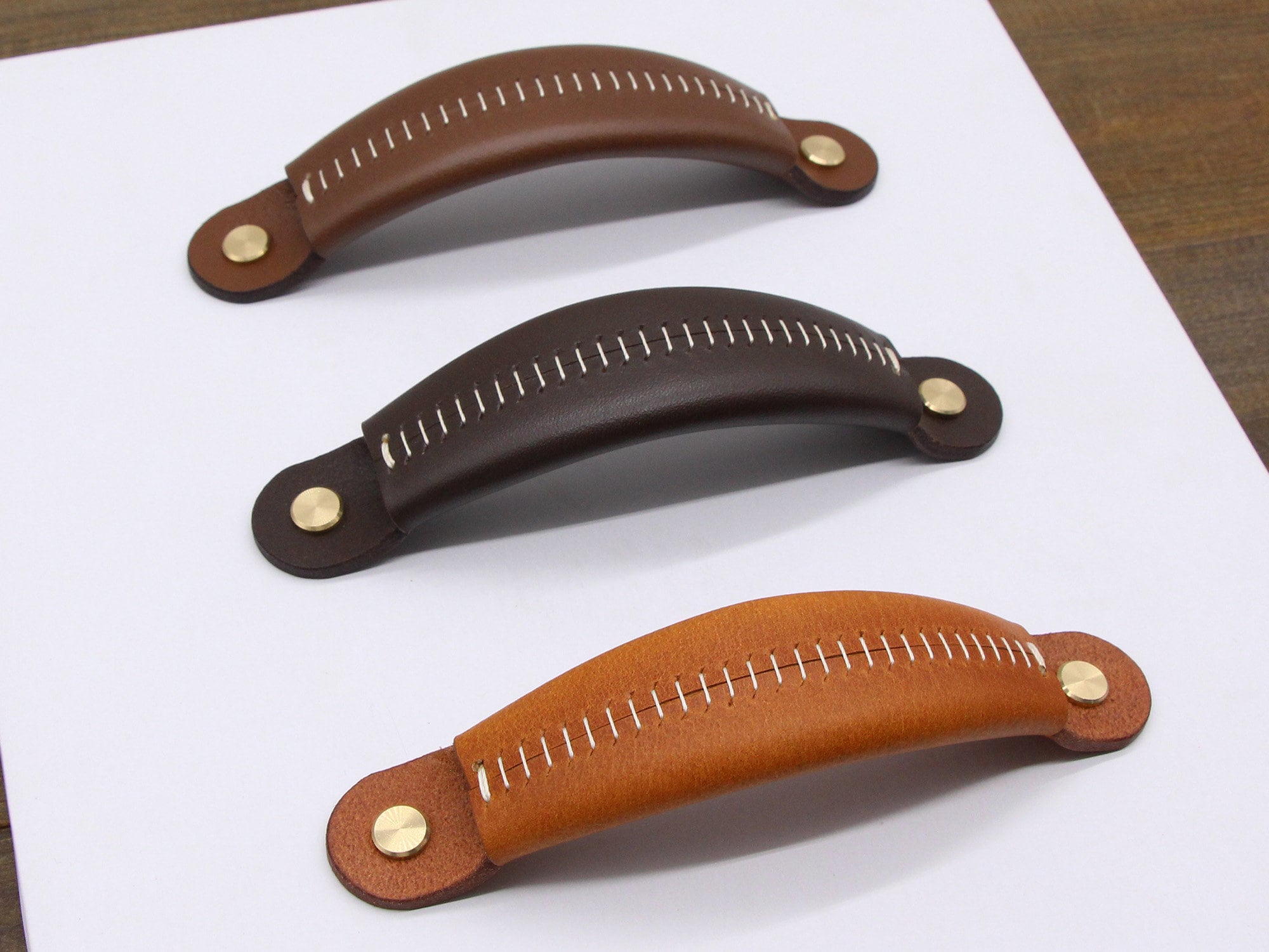 Maniglie in pelle, Maniglie in pelle, Maniglie per porte in pelle, Maniglie per cassetti in pelle, Pomelli in pelle, Maniglie per armadi, Maniglie per