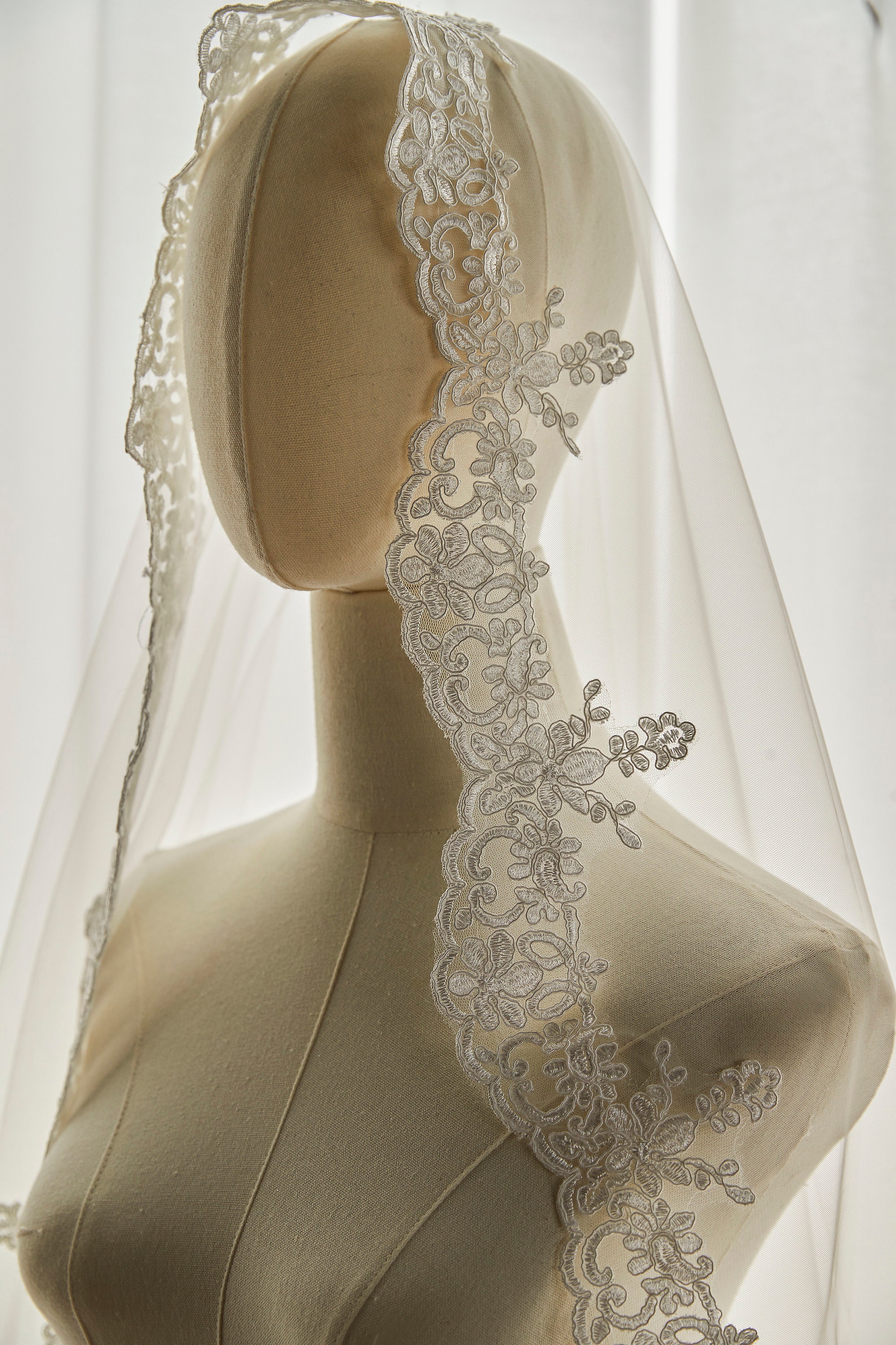 Velo da sposa con bordo in pizzo, velo da sposa a mantiglia in pizzo, velo in pizzo a rose, velo in pizzo morbido e delicato, velo da sposa con pettin