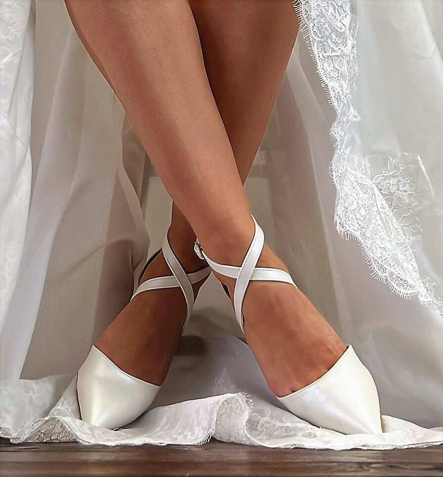Scarpe da sposa da donna * Scarpe da sposa bianche di Santorini Sandals * Scarpe da sposa con tacco a blocco * Scarpe da sposa con tacco incrociato pe
