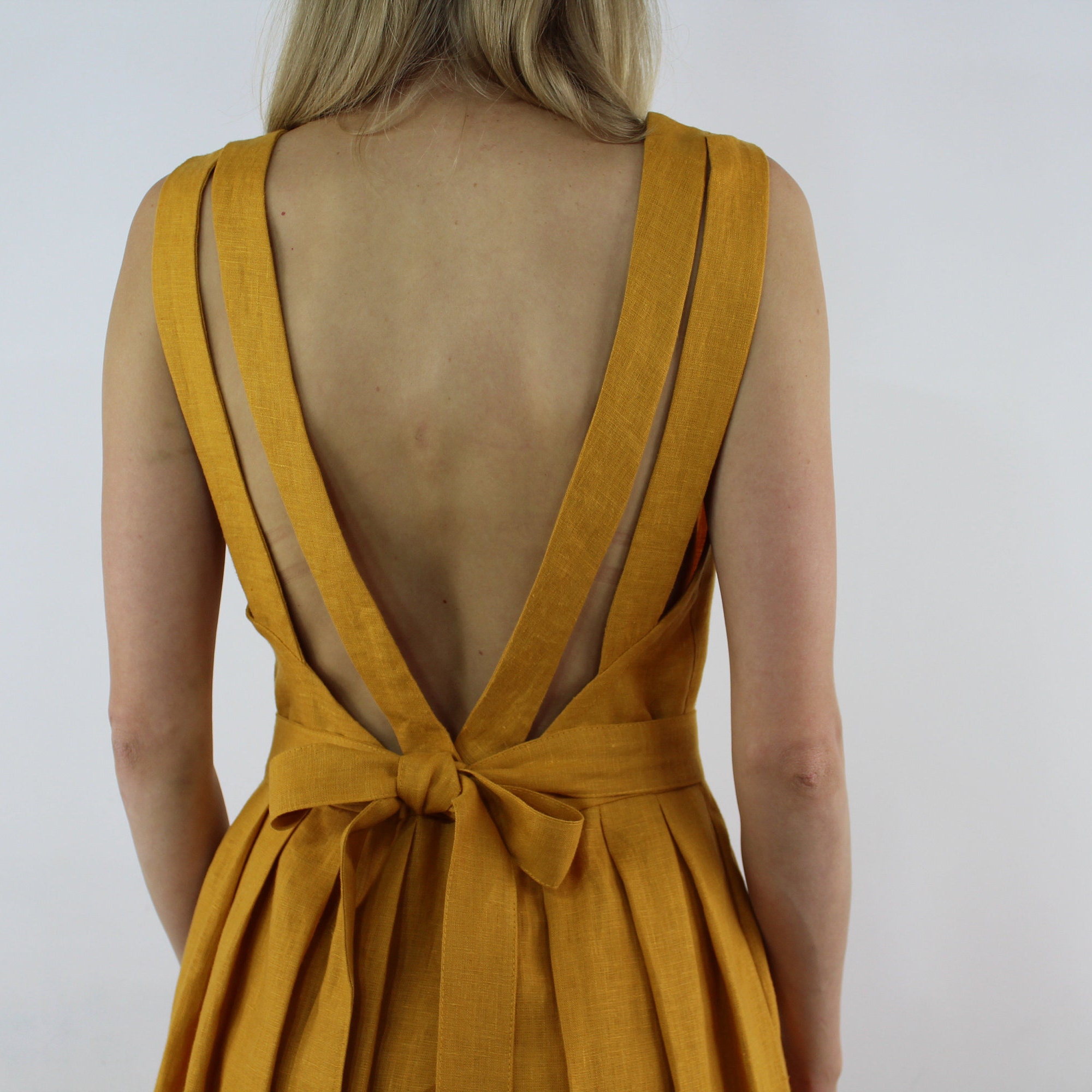 Abito da donna in lino, abito casual in lino, abito estivo senza schienale, abito con fasce, abito con schiena scoperta