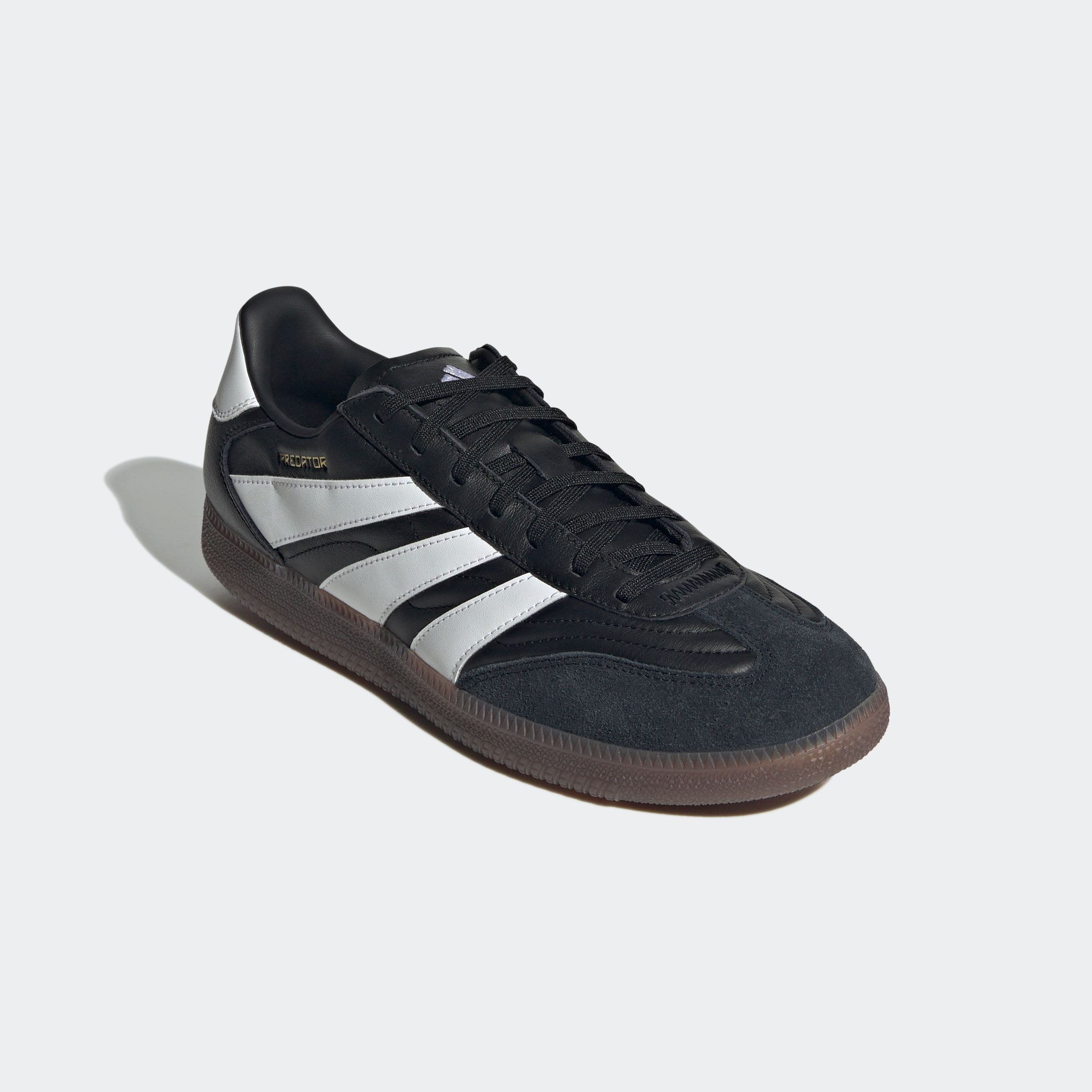 Fußballschuh ADIDAS PERFORMANCE "PREDATOR FREESTYLE IN", Damen, Gr. 42, schwarz-weiß (core schwarz, cloud weiß, gold metallic), Leder, Synthetik, Schuhe Fußballschuh, geeignet als Hallenschuhe