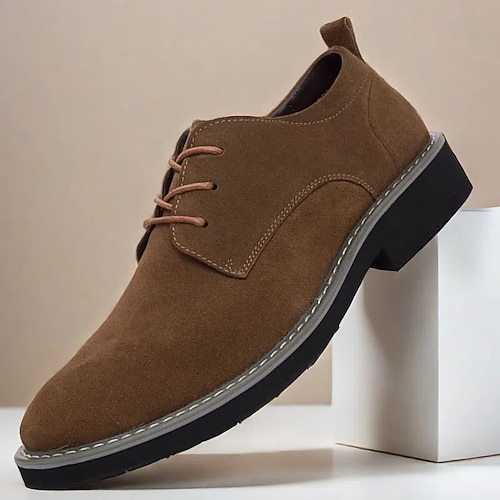 Braune Oxford-Schnürschuhe aus Wildleder für Herren – lässiges und stilvolles Schuhwerk für den Alltag, die Arbeit und Outdoor-Aktivitäten Image