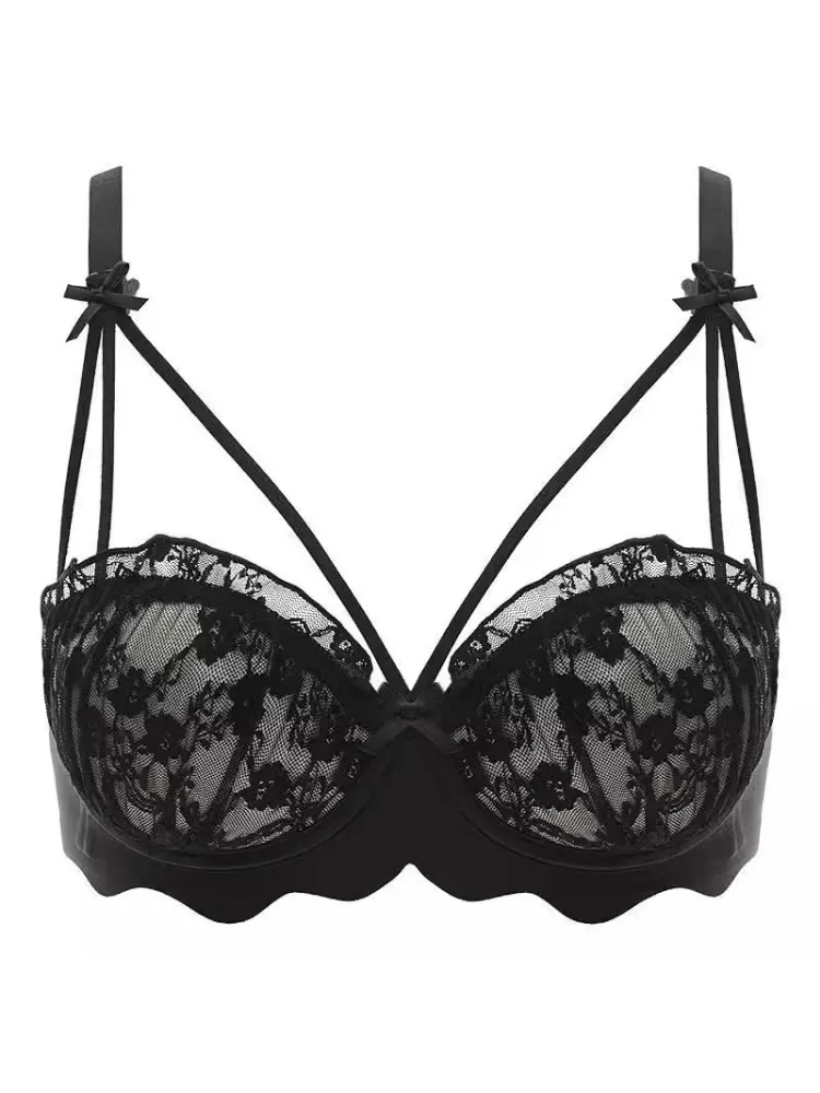 Moyisu Push-up-Frauen mit kleinen Brüsten, die eine große flache Brust zeigen Image