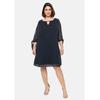 Chiffonkleid SHEEGO "Große Größen", Damen, Gr. 50, Normalgrößen, blau (nachtblau), Obermaterial: 100% Polyester;Futter: 95% Viskose, 5% Elasthan, unifarben, elegant, figurumspielend kurz, Rundhals, 3/4-Ärmel Ärmel mit Ärmelschlitz, Kleider...