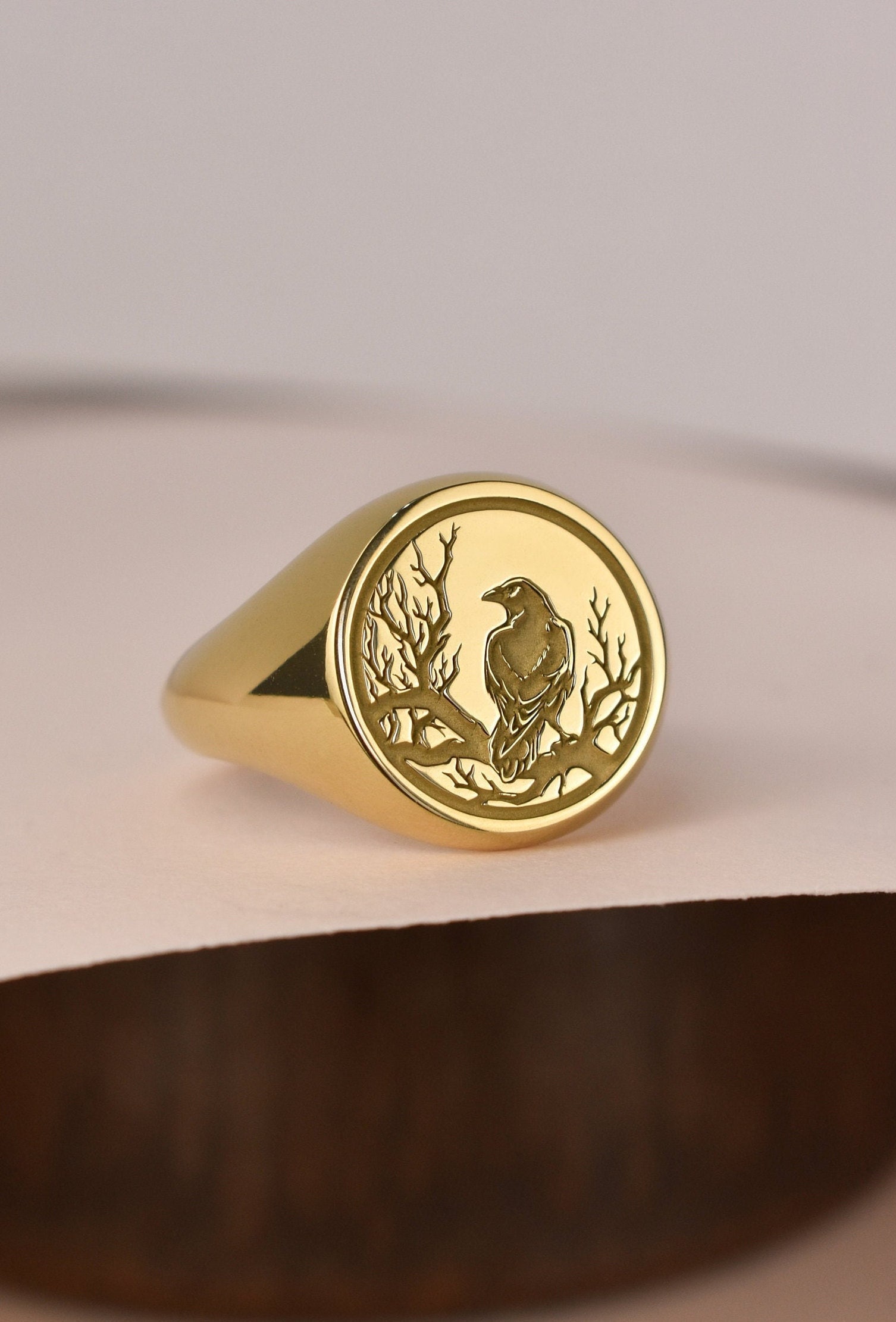 Anello con sigillo a forma di corvo in oro massiccio 14 carati, anello a forma di corvo in oro, anello gotico in oro, gioielli con uccelli, anello con