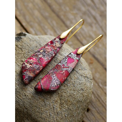 Grüne Tropfenohrringe aus Naturstein mit goldenen Haken - Boho-Stil, einzigartiger Edelsteinschmuck für Frauen, perfekt für lässige und elegante Anlässe Image