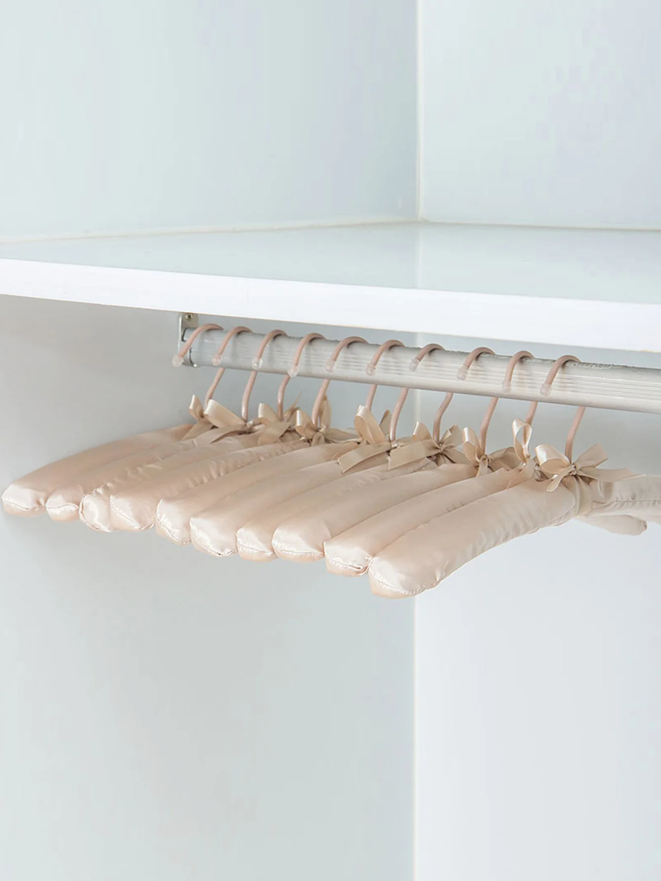 Silk clothes hanger, seamless fabric sponge clothes hanger, household bag fabric silk clothes hanger, clothes hanger