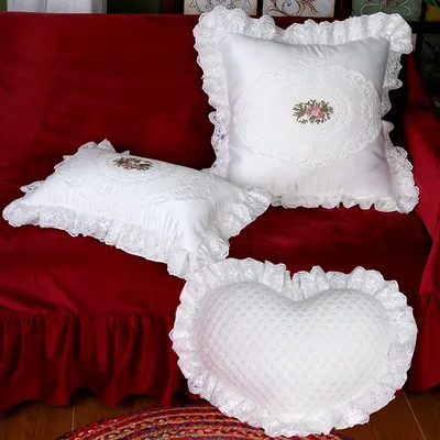 Weißes Spitzen-Rückenkissen im Prinzessinnen-Stil, Stickerei, Blumen, herzförmiges Dekokissen, Image