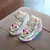 Disney Minnie Mädchen Kinder Sportschuhe blinkende Schuhe Cartoon LED Freizeitschuhe