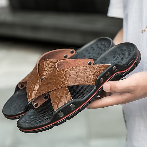 Schwarze Herrensandalen mit Kreuzriemen, Krokoprägung und bequemer Gummisohle – lässiges Outdoor-Schuhwerk für Sommer, Strand und Alltag Image